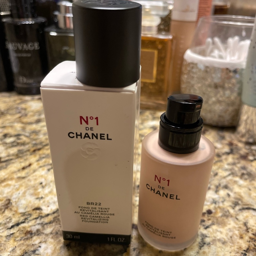 Chanel Red Camilia Foundation BR 22